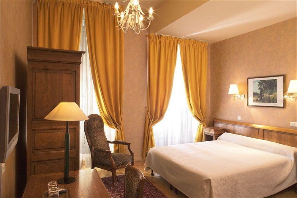 Du Palais Bourbon Hotel Parijs